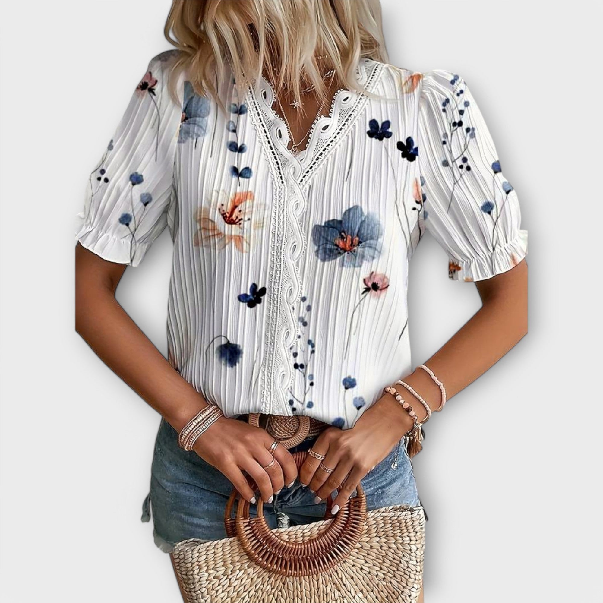 Maria | Stylowa bluzka z dekoltem w szpic